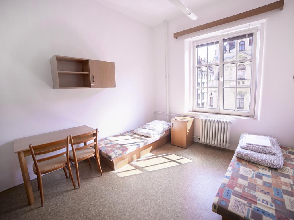 Dizzy Daisy Hostel Prag Rum bild