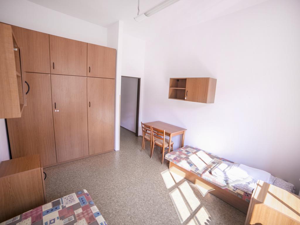 Dizzy Daisy Hostel Prag Rum bild