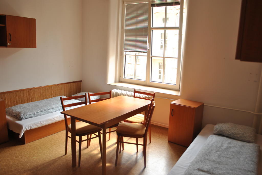 Dizzy Daisy Hostel Prag Rum bild