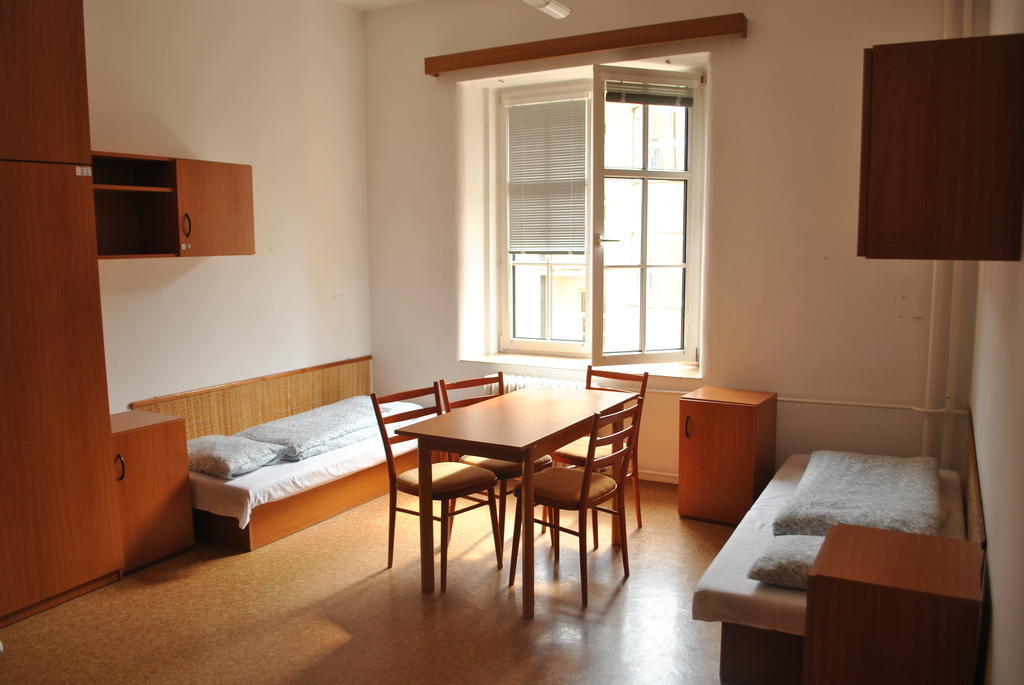 Dizzy Daisy Hostel Prag Rum bild