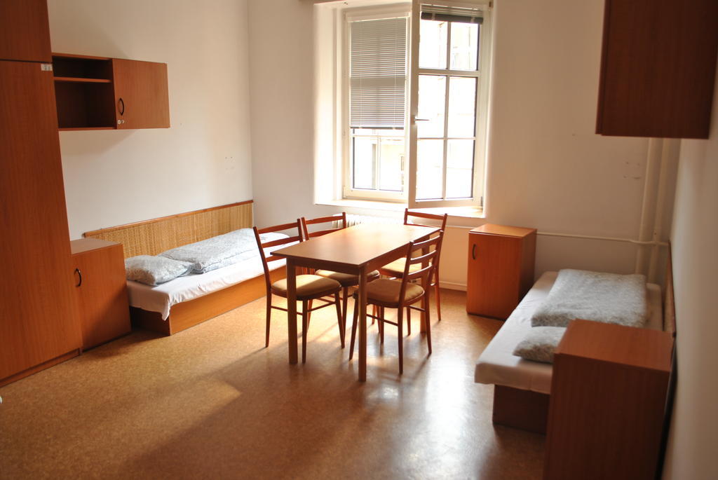 Dizzy Daisy Hostel Prag Rum bild